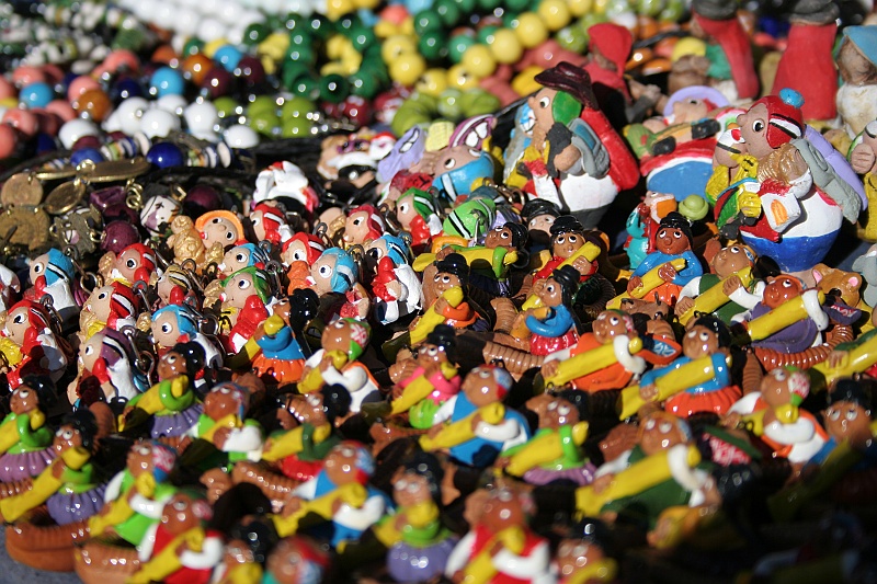 Rafal i Beatka-133.JPG - Sympatyczny, kolorowy szajs, którym między innymi handlują Urosi. (Zdjęcie: Beatka i Rafał)